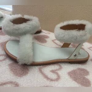 UGG Fluff Spring Fuzzy Sandals Women’s Sz 8.5